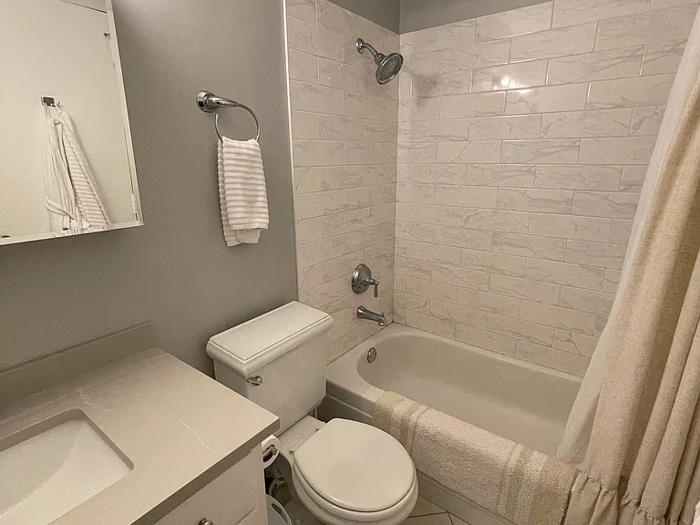 1122 N Clark St #1404 — Photo 21