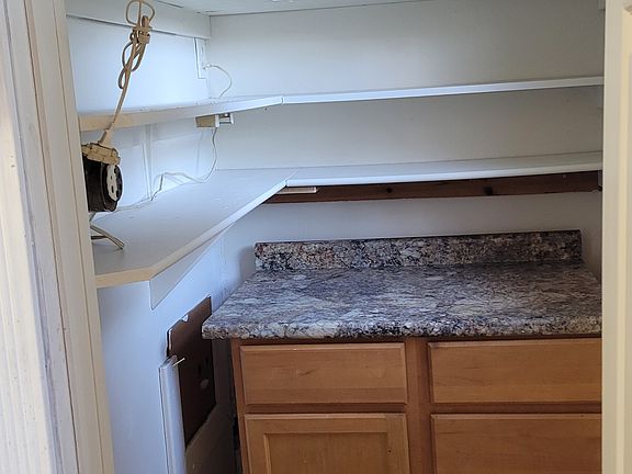 2nd image of 215 Nippersink Ave