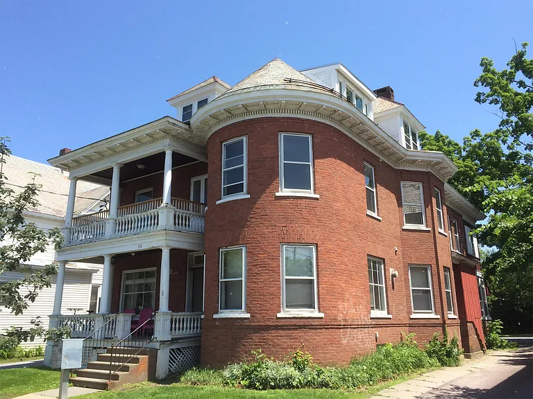 90 N Winooski Ave — Photo 9