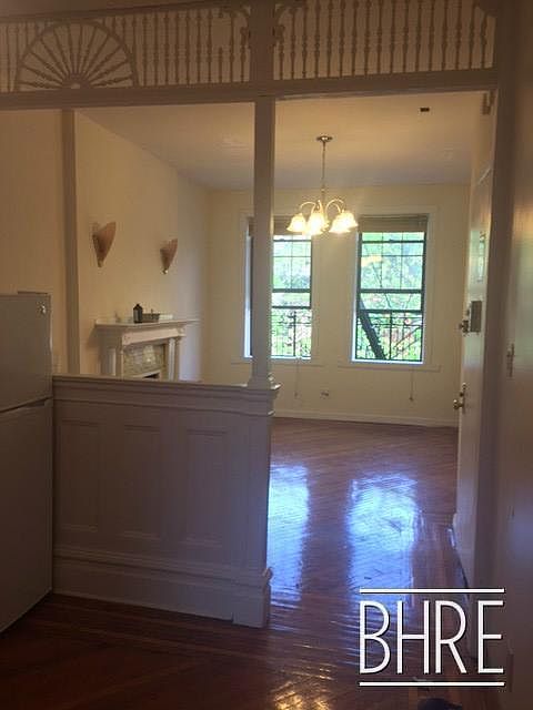1st image of 8 Garden Pl APT 8