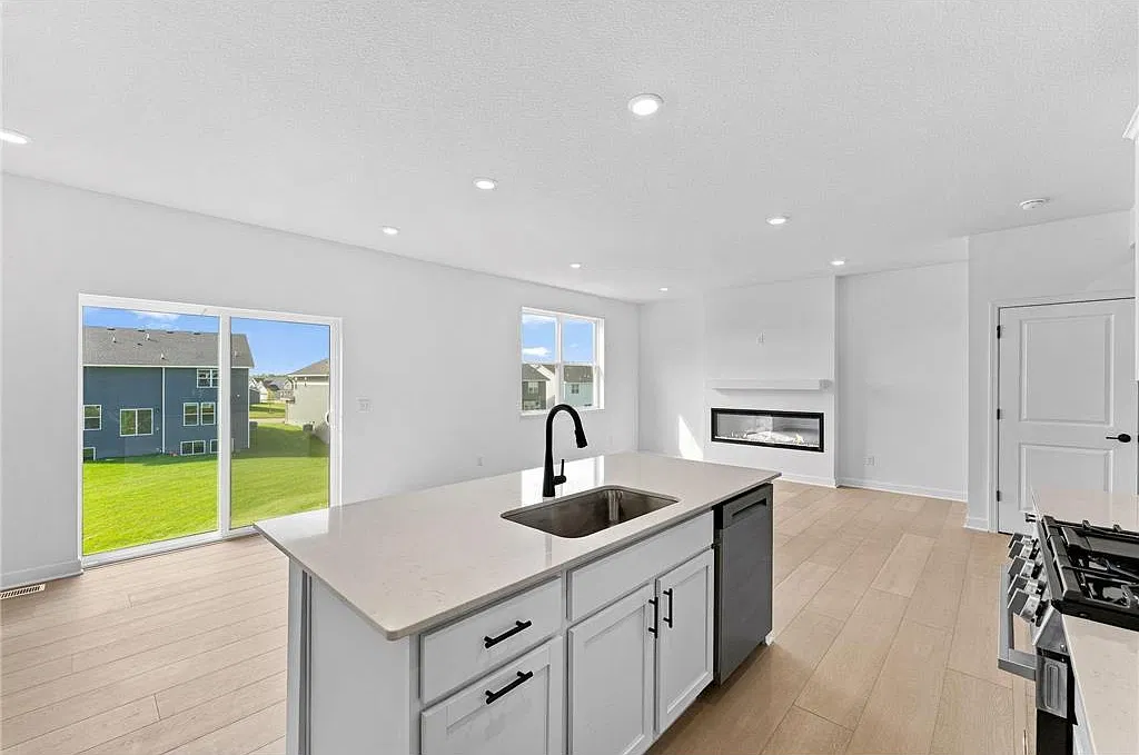 4 bed, 3.5 bath, 2678 sqft, $3,250 — Photo 4