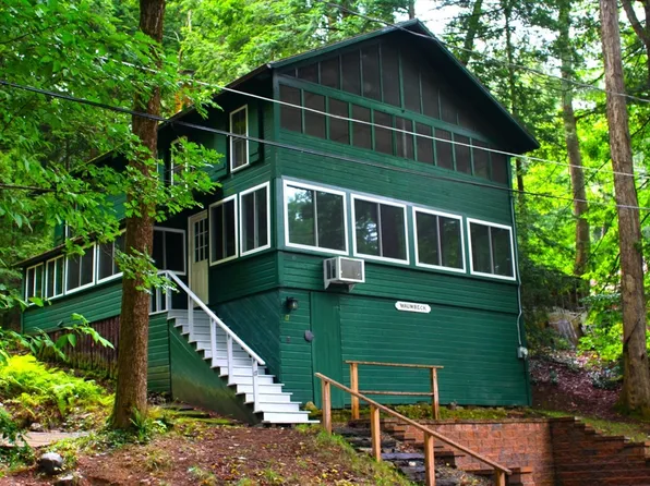 17 West Ln, Northfield, MA 01360