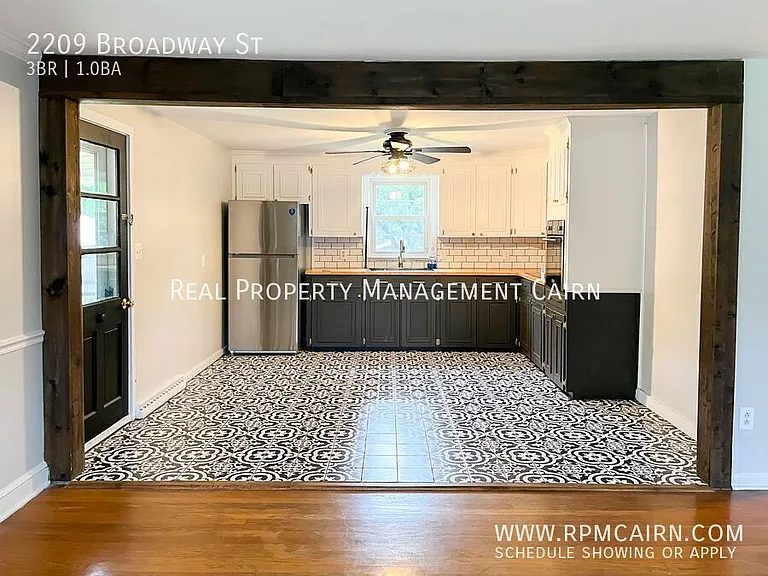 2209 Broadway St — Photo 8