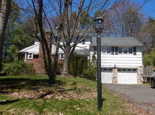 123 Ivy Ln, Tenafly, NJ 07670