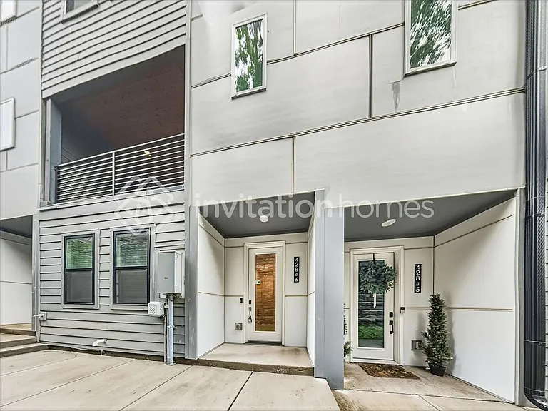 428 38th Ave N #6 — Photo 1