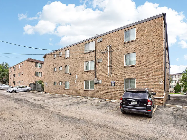 Knollwood and Tanglewood Apartments — Photo 8