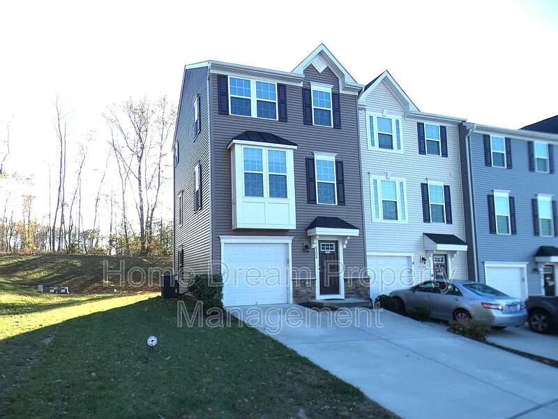 6304 Crittenden Ln