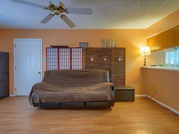 5th image of 2437 E Tracy Ln Unit 1