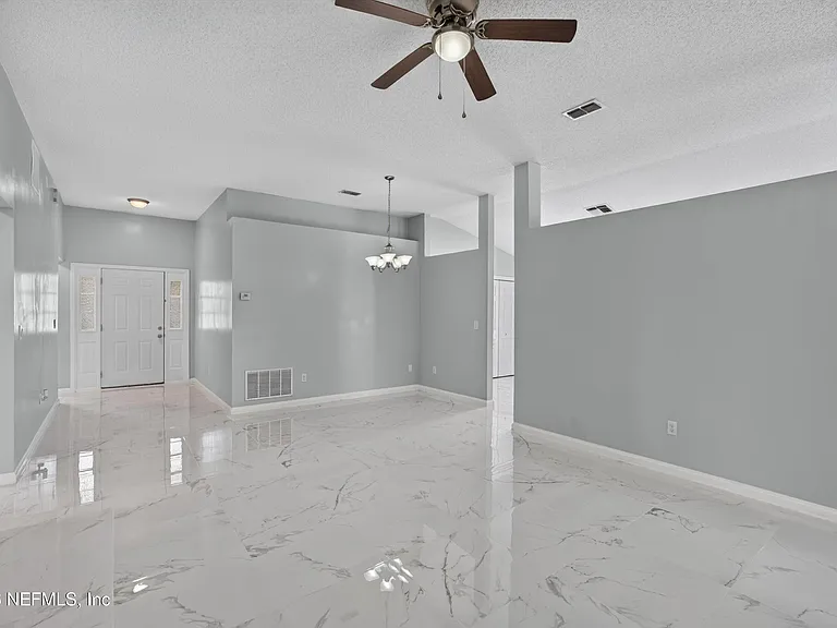 490 Hillside Dr — Photo 9