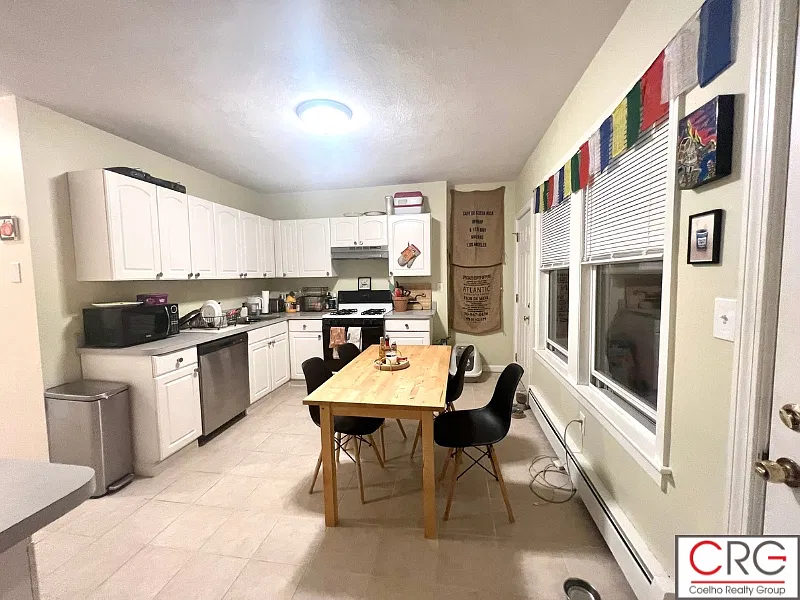 3 bed, 1100 sqft, $3,000 — Photo 2