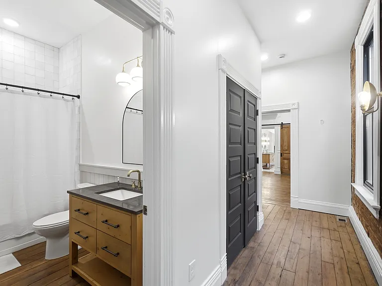 811 Monroe St — Photo 35