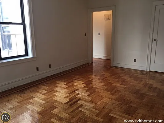 Rented by Realty 2000 Corp | media 1