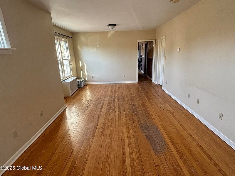 5th image of 73 Garfield Avenue