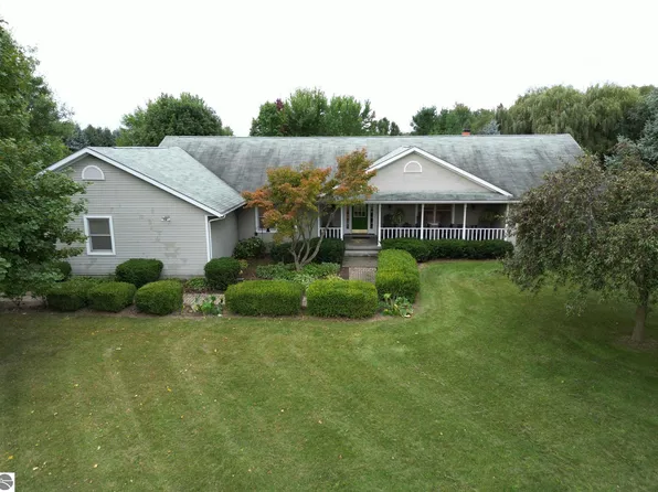 1626 E Walton Rd, Shepherd, MI 48883