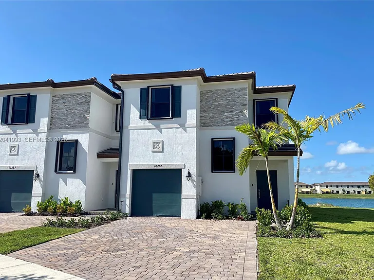 10265 SW 231st Ln — Photo 1