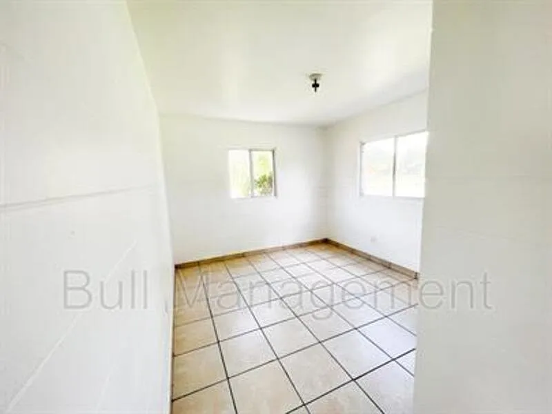 2 bed, 1.0 bath, $980 — Photo 4