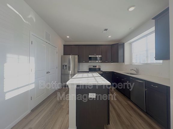 4th image of 901 Goldmine Hill Ct