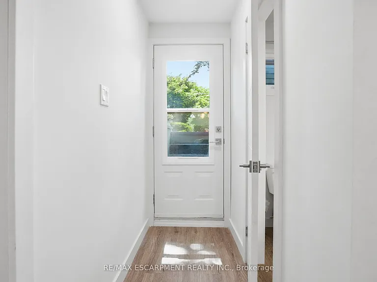 570 Rosedale Cres — Photo 29
