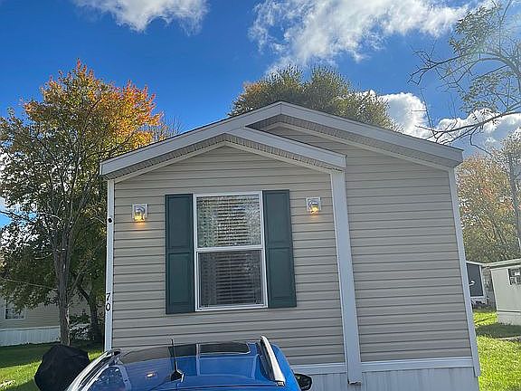 2nd image of 70 Williamsburg Ln