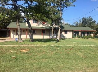 324 Nocona Dr, Nocona, TX 76255