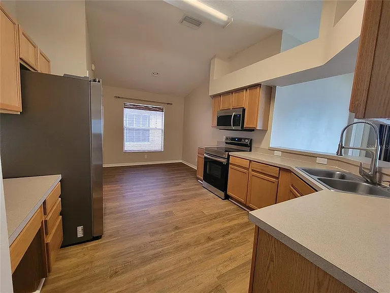 1125 Lumsden Pointe Blvd — Photo 3