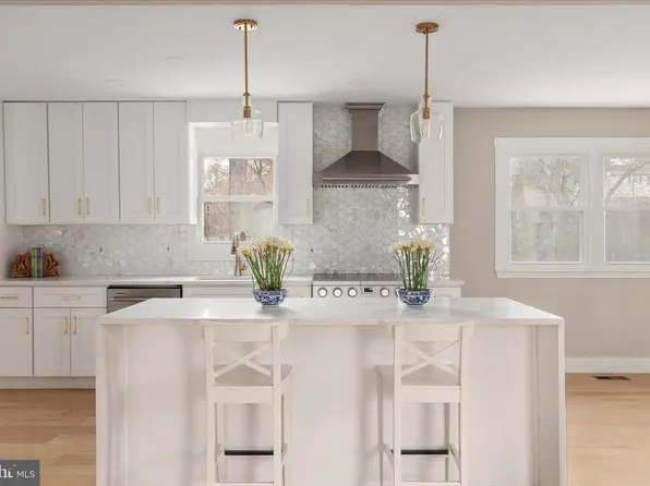 1002 Kerge Ct SE, Vienna, VA 22180