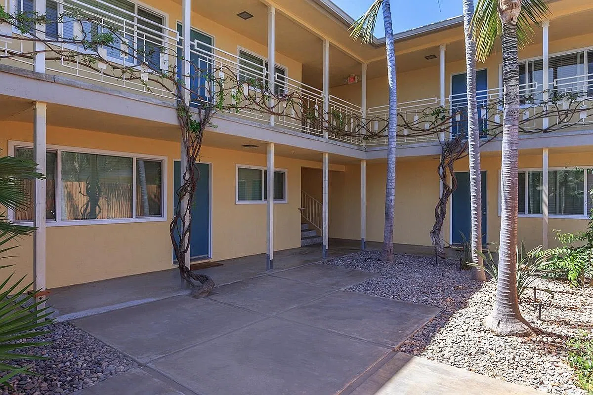 Paradise Palms Apartments — Photo 4