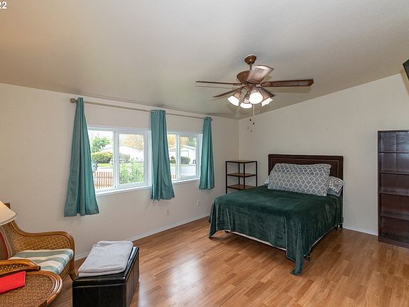 3rd image of 266 River Place Dr