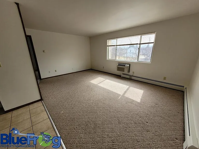 1142 E Walnut St #X — Photo 4