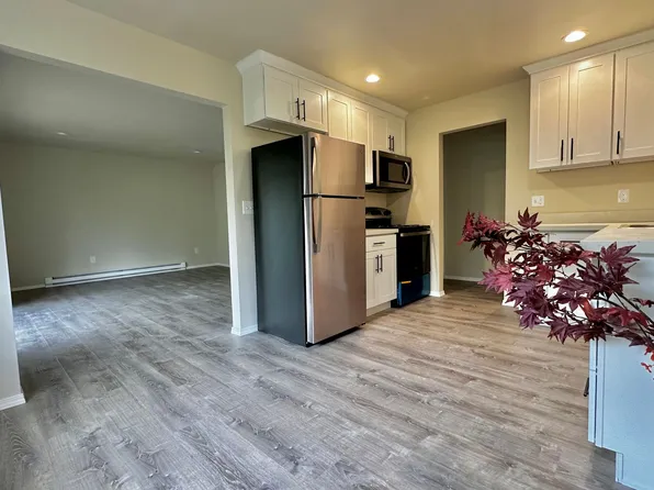 Greenview Apt, 1761 S 305th Pl #B, Federal Way, WA 98003