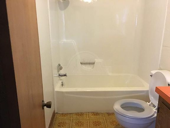 5th image of 300 N 5th St APT C