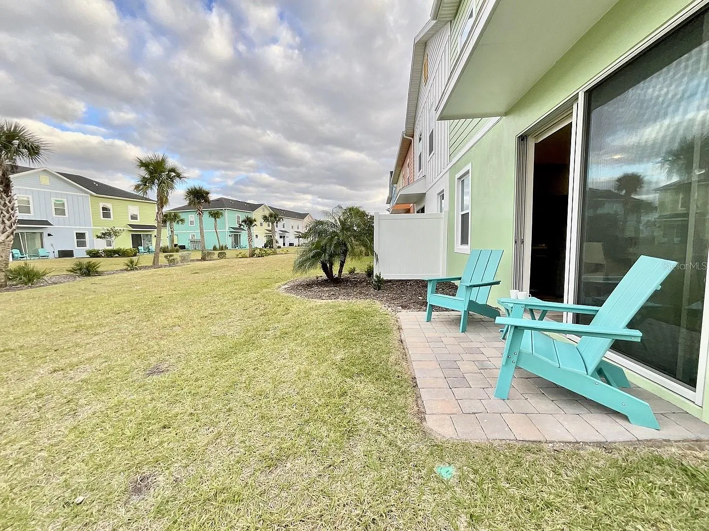 4 bed, 3.0 bath, 1719 sqft, $3,400 — Photo 3