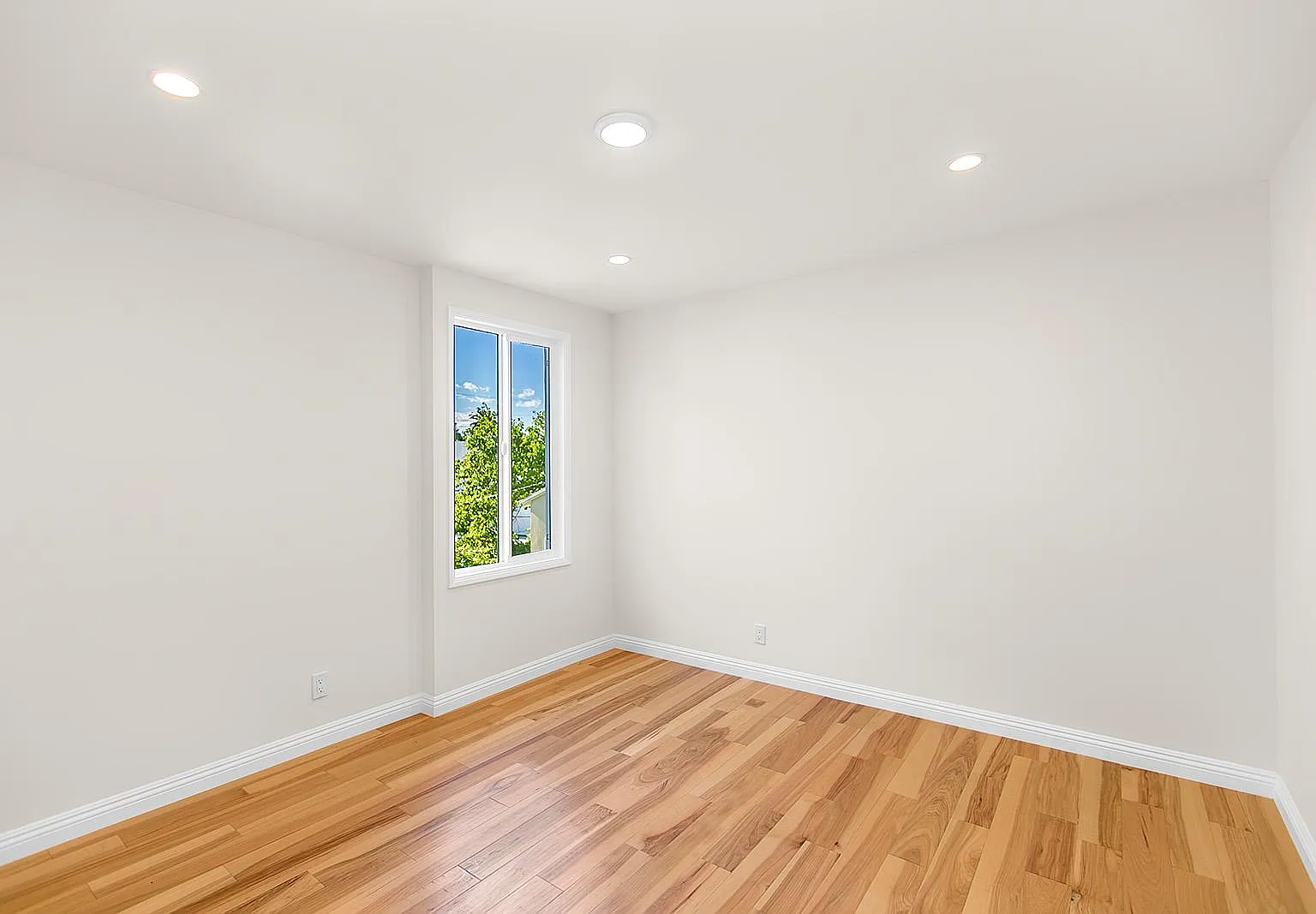 1745 Selby Ave — Photo 4