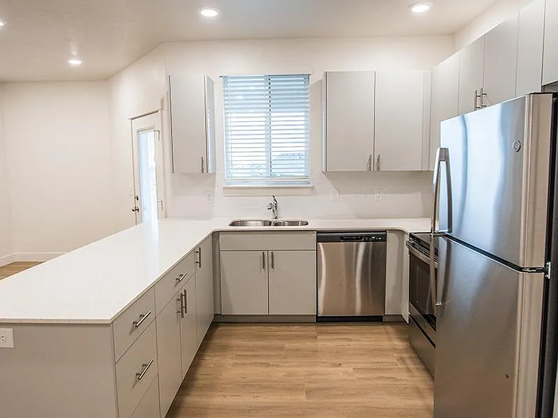 TRAIL HOLLOW APARTMENTS — Photo 3
