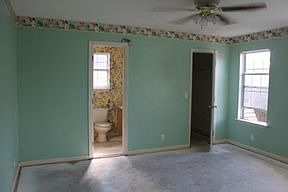 3rd image of 117 Sandalwood Dr