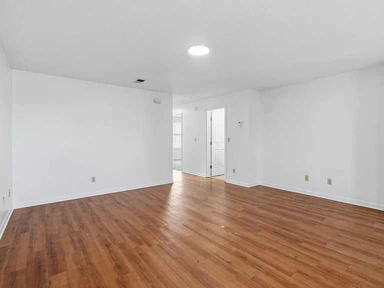 Mid-Town Apartments — Photo 26