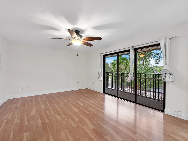 9897 Fairway Cove Ln — Photo 17