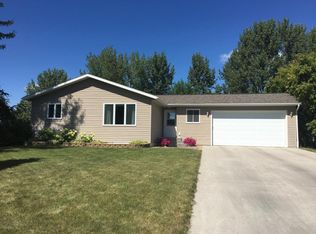 1105 Center St E, Roseau, MN 56751