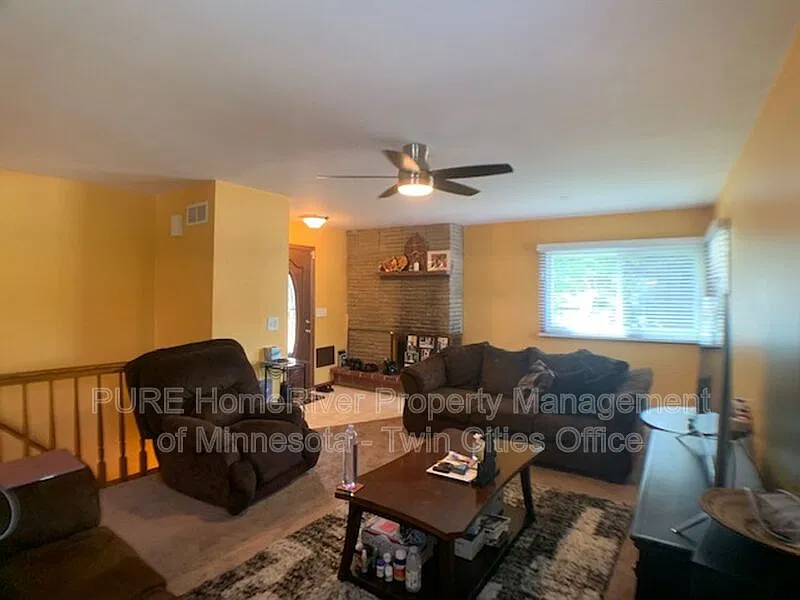 4 bed, 2.0 bath, 1476 sqft, $2,649 — Photo 4