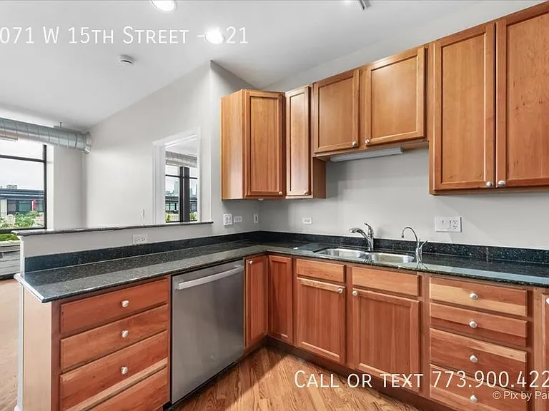 1071 W 15th St #421 — Photo 11