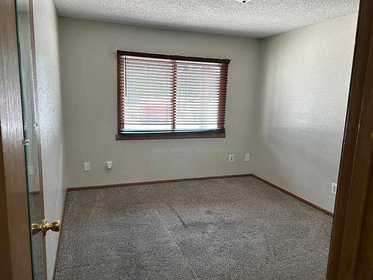 9560 E Lincoln St #2 — Photo 3