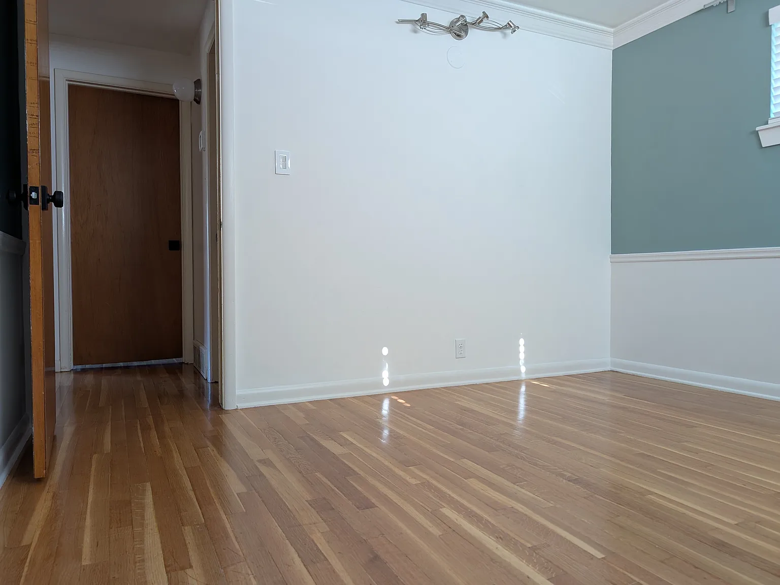 3 bed, 2430 sqft, $1,200 — Photo 3