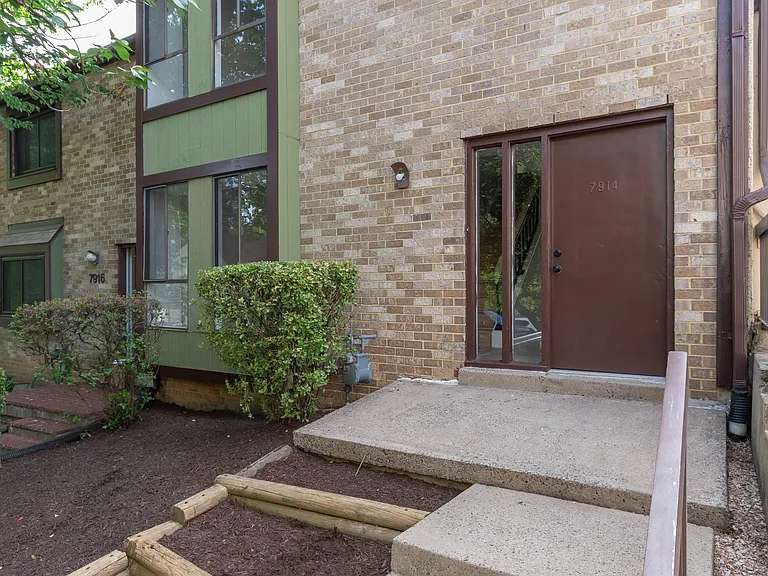 7914 Towerbell Ct — Photo 2