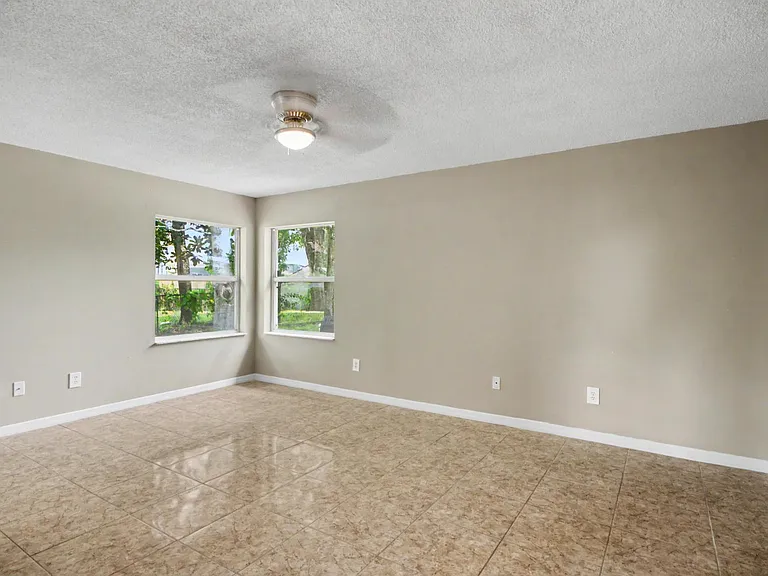 4 Foxhall Ct — Photo 20