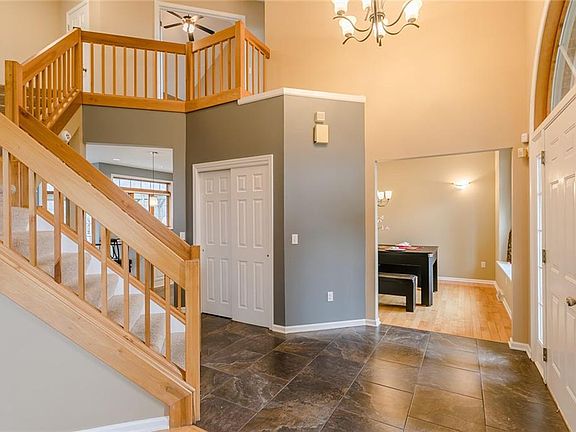 3rd image of 18 Oakmark Cir