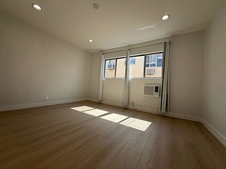 7607 Norton Ave — Photo 16