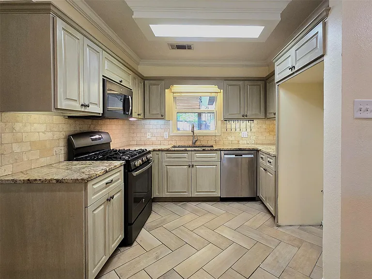 2527 Willowby Dr — Photo 5