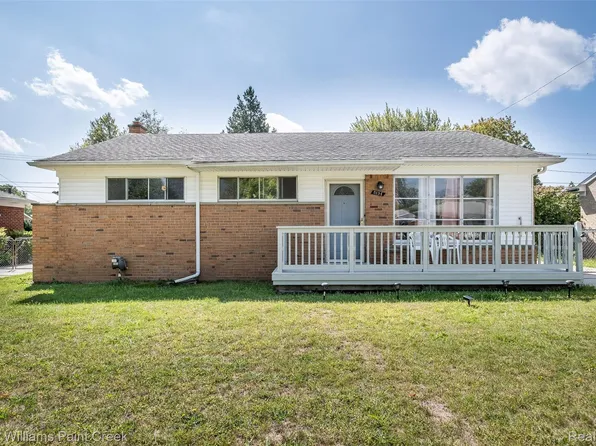 5134 Canterbury Ln, Warren, MI 48092
