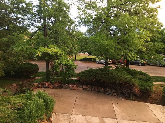 Secluded driveway off Poplar