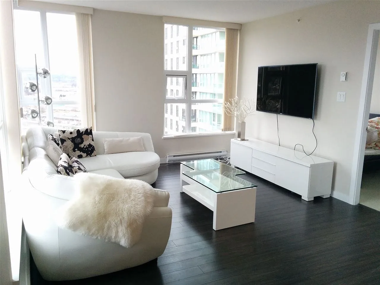 2 bed, 900 sqft, $2,850 — Photo 3